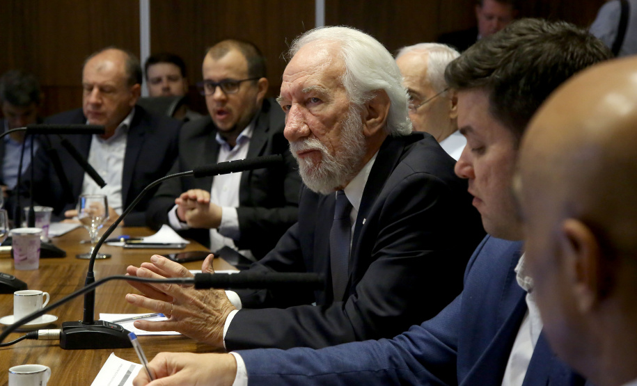 O Governo do Paraná, por meio da Secretaria da Justiça, Família e Trabalho, reforçou as ações de garantia de direitos, assistência social e apoio à geração empregos. Só nos três primeiros meses de gestão foram mais de 100 ações nesta área. O desempenho nesta área foi tema da reunião do vice-governador Darci Piana com o secretariado, realizada nesta terça-feira (2), no Palácio Iguaçu, em Curitiba. Curitiba, 02/04/2019  -  Foto: Jaelson Lucas/ANPr