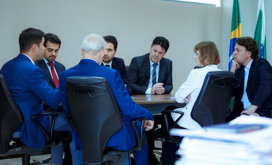 O chefe da Casa Civil, Guto Silva, e deputados da região Sudoeste trataram nesta terça-feira (02), em Curitiba, da recuperação da PR 280. Foto: Guilherme Flores/Casa Civil