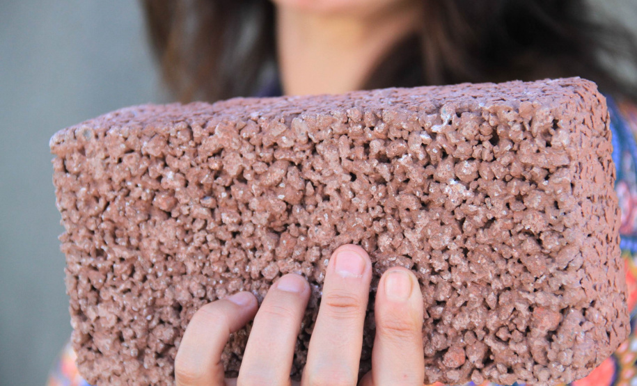 Paranacidade apresenta uso alternativo de pavimentação. O Superintendente executivo do Paranacidade, Álvaro Cabrini, durante vistoria a obras de revitalização de calçadas em Piraquara, na Região Metropolitana de Curitiba. Piraquara, 02/04/2019  -  Foto: Divulgação Sedu/Paranacidade