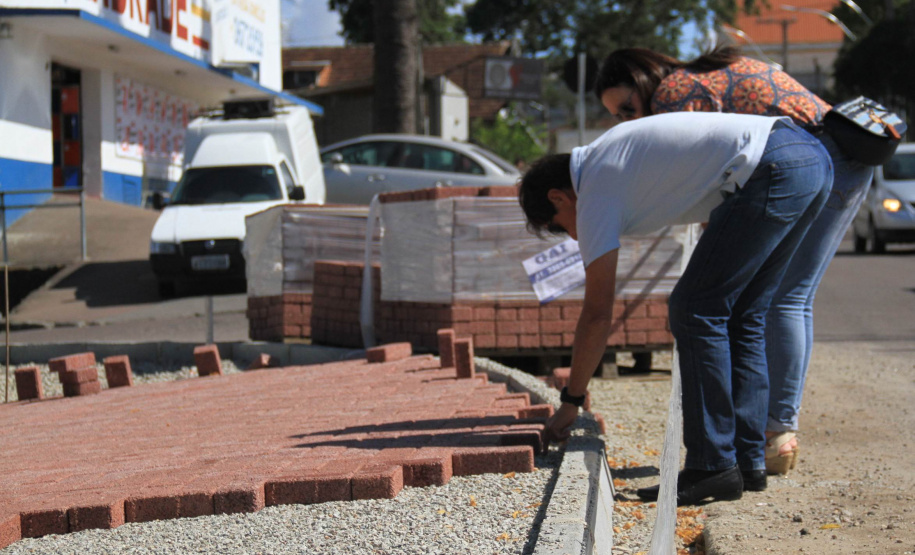 Paranacidade apresenta uso alternativo de pavimentação. O Superintendente executivo do Paranacidade, Álvaro Cabrini, durante vistoria a obras de revitalização de calçadas em Piraquara, na Região Metropolitana de Curitiba. Piraquara, 02/04/2019  -  Foto: Divulgação Sedu/Paranacidade