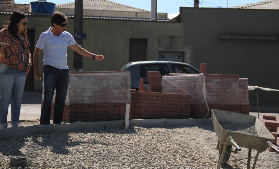 Paranacidade apresenta uso alternativo de pavimentação. O Superintendente executivo do Paranacidade, Álvaro Cabrini, durante vistoria a obras de revitalização de calçadas em Piraquara, na Região Metropolitana de Curitiba. Piraquara, 02/04/2019  -  Foto: Divulgação Sedu/Paranacidade