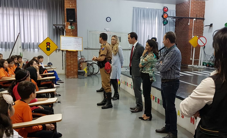 Diretor-geral do DER, João Alfredo Zampieri, participou da primeira unidade de Escola de Trânsito   -  Foto: Divulgação DER