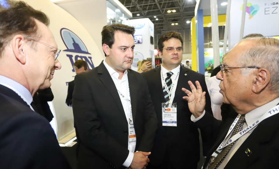 O governador Carlos Massa Ratinho Junior esteve nesta terça-feira (2) na 12ª edição da feira internacional de segurança LAAD Defence & Security, no Rio de Janeiro. A viagem teve como objetivo conhecer tecnologias que possam ser aplicadas no Paraná para reforçar e aprimorar o sistema segurança pública. Foto: Rodrigo Felix Leal/ANPr