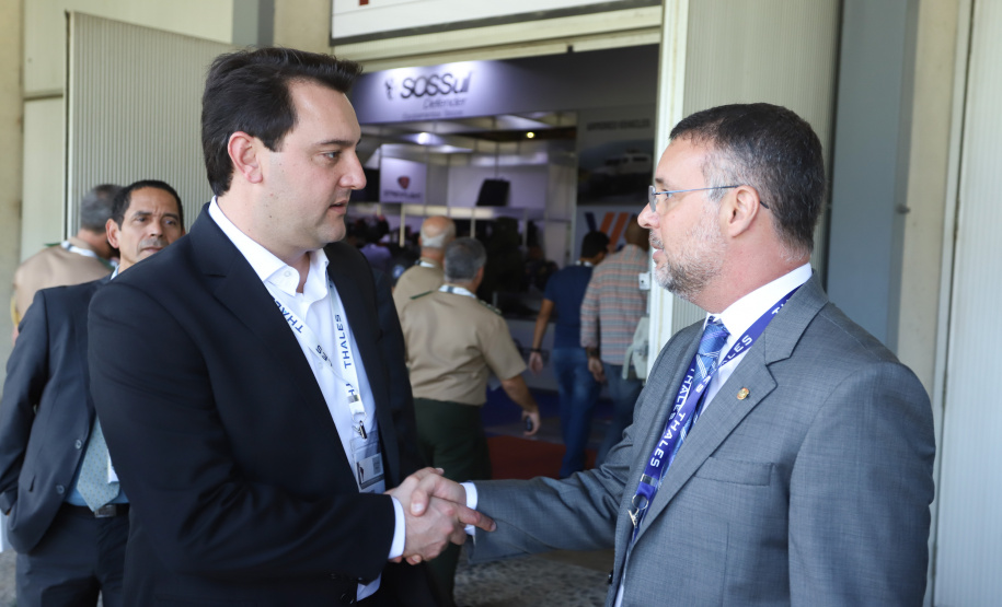 O governador Carlos Massa Ratinho Junior esteve nesta terça-feira (2) na 12ª edição da feira internacional de segurança LAAD Defence & Security, no Rio de Janeiro. A viagem teve como objetivo conhecer tecnologias que possam ser aplicadas no Paraná para reforçar e aprimorar o sistema segurança pública. Foto: Rodrigo Felix Leal/ANPr