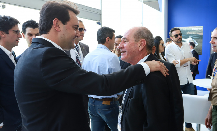 O governador Carlos Massa Ratinho Junior esteve nesta terça-feira (2) na 12ª edição da feira internacional de segurança LAAD Defence & Security, no Rio de Janeiro. A viagem teve como objetivo conhecer tecnologias que possam ser aplicadas no Paraná para reforçar e aprimorar o sistema segurança pública. Foto: Rodrigo Felix Leal/ANPr