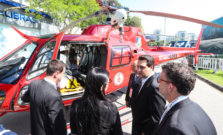 O governador Carlos Massa Ratinho Junior esteve nesta terça-feira (2) na 12ª edição da feira internacional de segurança LAAD Defence & Security, no Rio de Janeiro. A viagem teve como objetivo conhecer tecnologias que possam ser aplicadas no Paraná para reforçar e aprimorar o sistema segurança pública. Foto: Rodrigo Felix Leal/ANPr