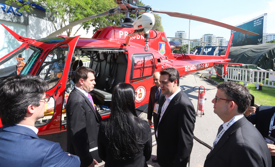 O governador Carlos Massa Ratinho Junior esteve nesta terça-feira (2) na 12ª edição da feira internacional de segurança LAAD Defence & Security, no Rio de Janeiro. A viagem teve como objetivo conhecer tecnologias que possam ser aplicadas no Paraná para reforçar e aprimorar o sistema segurança pública. Foto: Rodrigo Felix Leal/ANPr