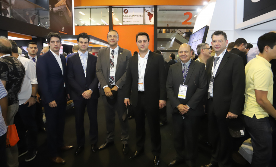 O governador Carlos Massa Ratinho Junior esteve nesta terça-feira (2) na 12ª edição da feira internacional de segurança LAAD Defence & Security, no Rio de Janeiro. A viagem teve como objetivo conhecer tecnologias que possam ser aplicadas no Paraná para reforçar e aprimorar o sistema segurança pública. Foto: Rodrigo Felix Leal/ANPr