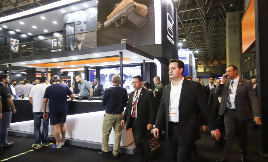 O governador Carlos Massa Ratinho Junior esteve nesta terça-feira (2) na 12ª edição da feira internacional de segurança LAAD Defence & Security, no Rio de Janeiro. A viagem teve como objetivo conhecer tecnologias que possam ser aplicadas no Paraná para reforçar e aprimorar o sistema segurança pública. Foto: Rodrigo Felix Leal/ANPr