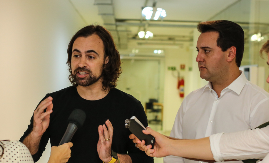 O governador Carlos Massa Ratinho Junior participa de Palestra de Mauricio Benvenutti nesta terça-feira (2) no teatro do Museu Oscar Niemeyer,   Curitiba, 02/04/2019 -  Foto: Geraldo Bubniak/ANPr