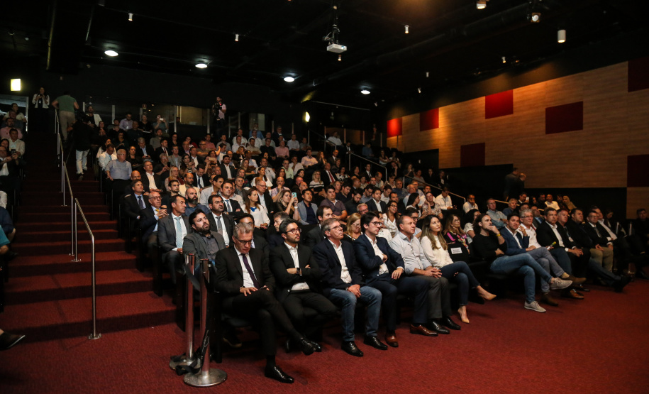 O governador Carlos Massa Ratinho Junior participa de Palestra de Mauricio Benvenutti nesta terça-feira (2) no teatro do Museu Oscar Niemeyer,   Curitiba, 02/04/2019 -  Foto: Geraldo Bubniak/ANPr
