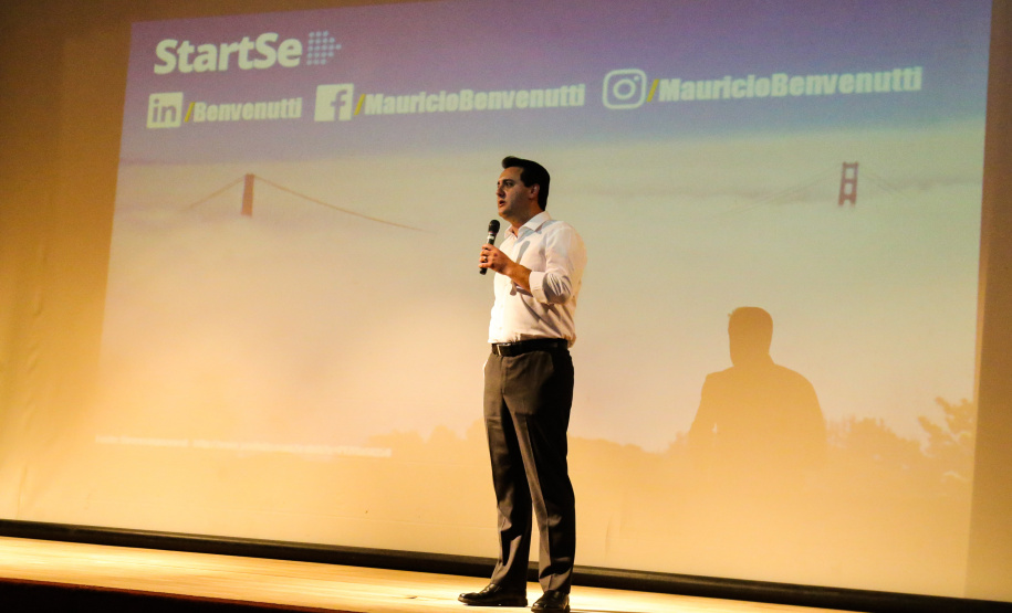 O governador Carlos Massa Ratinho Junior participa de Palestra de Mauricio Benvenutti nesta terça-feira (2) no teatro do Museu Oscar Niemeyer,   Curitiba, 02/04/2019 -  Foto: Geraldo Bubniak/ANPr