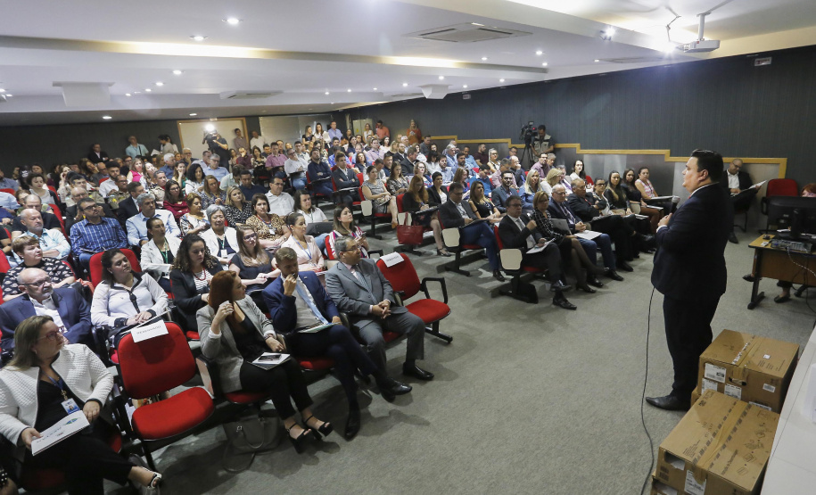 O controlador geral do Estado, Raul Siqueira, durante a apresentação do programa de compliance para servidores públicos, das secretarias, autarquias e empresas públicas. Curitiba, 03-04-19.Foto: Arnaldo Alves / ANPr.