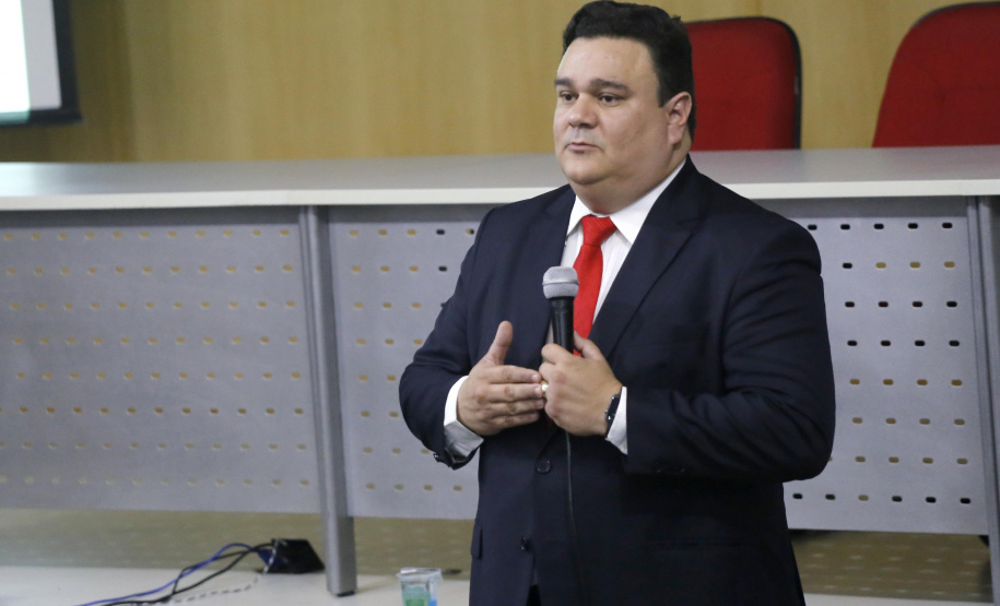 O controlador geral do Estado, Raul Siqueira, durante a apresentação do programa de compliance para servidores públicos, das secretarias, autarquias e empresas públicas. Curitiba, 03-04-19.Foto: Arnaldo Alves / ANPr.