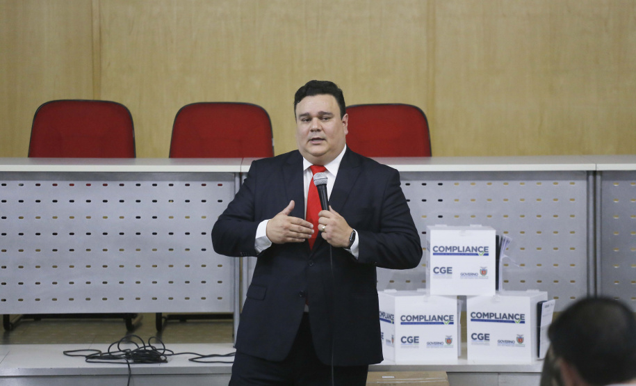 O controlador geral do Estado, Raul Siqueira, durante a apresentação do programa de compliance para servidores públicos, das secretarias, autarquias e empresas públicas. Curitiba, 03-04-19.Foto: Arnaldo Alves / ANPr.