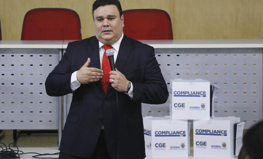 O controlador geral do Estado, Raul Siqueira, durante a apresentação do programa de compliance para servidores públicos, das secretarias, autarquias e empresas públicas. Curitiba, 03-04-19.Foto: Arnaldo Alves / ANPr.