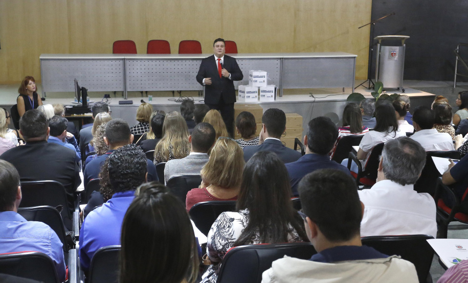 O controlador geral do Estado, Raul Siqueira, durante a apresentação do programa de compliance para servidores públicos, das secretarias, autarquias e empresas públicas. Curitiba, 03-04-19.Foto: Arnaldo Alves / ANPr.