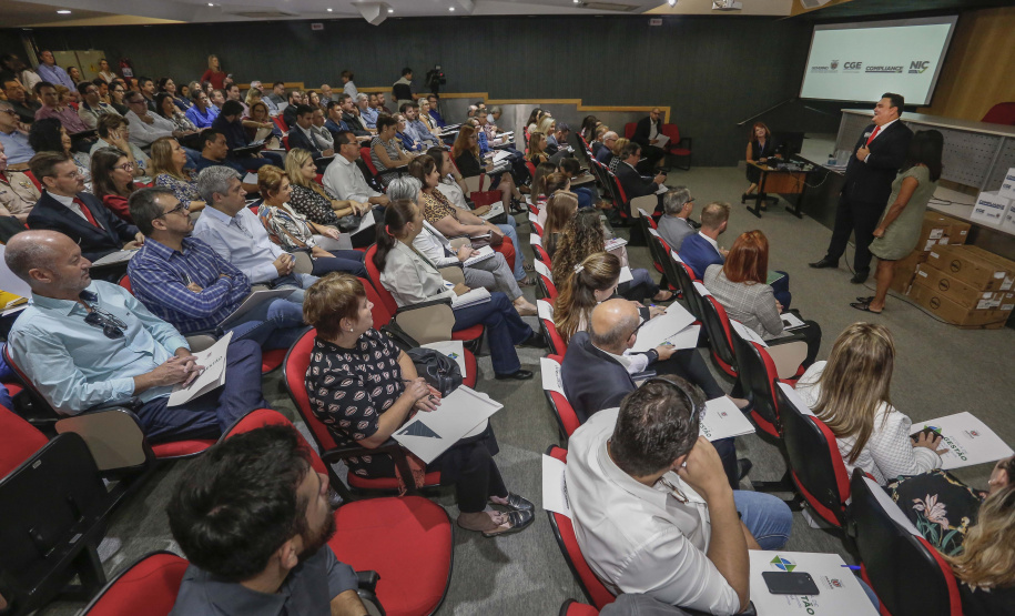O controlador geral do Estado, Raul Siqueira, durante a apresentação do programa de compliance para servidores públicos, das secretarias, autarquias e empresas públicas. Curitiba, 03-04-19.Foto: Arnaldo Alves / ANPr.