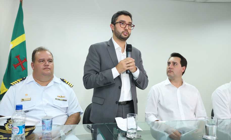 O governador Carlos Massa Ratinho Junior anunciou nesta quarta-feira (3) a contratação do projeto executivo de engenharia para restauração e ampliação de capacidade da Av. Ayrton Senna da Silva, um dos principais acessos ao Porto, no Litoral. A revitalização da via é fundamental para aumentar a capacidade de escoamento das exportações do Estado.  -  Paranaguá, 03/04/2019  -  Foto: Rodrigo Félix Leal/ANPr