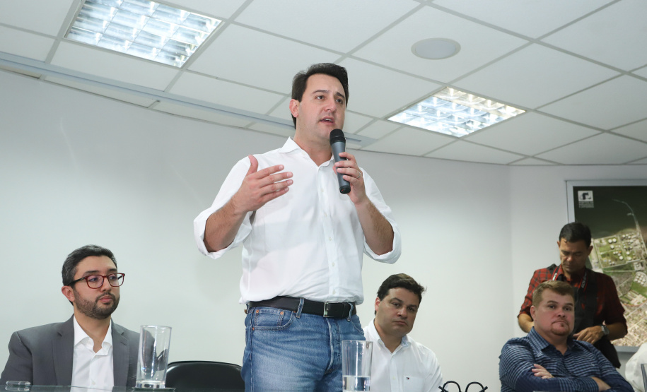 O governador Carlos Massa Ratinho Junior anunciou nesta quarta-feira (3) a contratação do projeto executivo de engenharia para restauração e ampliação de capacidade da Av. Ayrton Senna da Silva, um dos principais acessos ao Porto, no Litoral. A revitalização da via é fundamental para aumentar a capacidade de escoamento das exportações do Estado.  -  Paranaguá, 03/04/2019  -  Foto: Rodrigo Félix Leal/ANPr