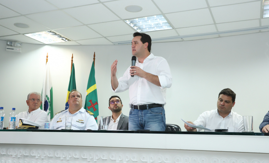 O governador Carlos Massa Ratinho Junior anunciou nesta quarta-feira (3) a contratação do projeto executivo de engenharia para restauração e ampliação de capacidade da Av. Ayrton Senna da Silva, um dos principais acessos ao Porto, no Litoral. A revitalização da via é fundamental para aumentar a capacidade de escoamento das exportações do Estado.  -  Paranaguá, 03/04/2019  -  Foto: Rodrigo Félix Leal/ANPr