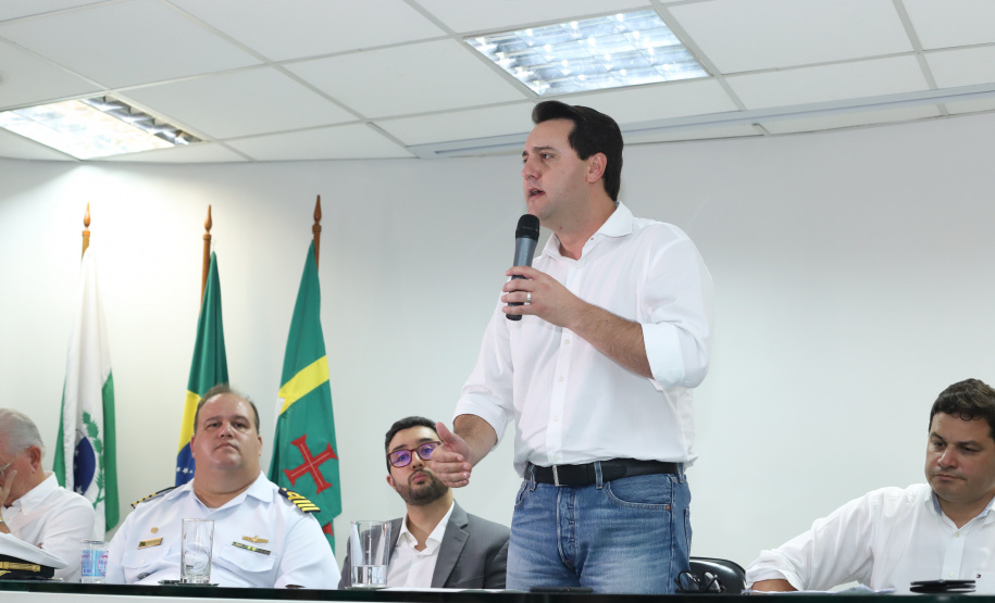 O governador Carlos Massa Ratinho Junior anunciou nesta quarta-feira (3) a contratação do projeto executivo de engenharia para restauração e ampliação de capacidade da Av. Ayrton Senna da Silva, um dos principais acessos ao Porto, no Litoral. A revitalização da via é fundamental para aumentar a capacidade de escoamento das exportações do Estado.  -  Paranaguá, 03/04/2019  -  Foto: Rodrigo Félix Leal/ANPr