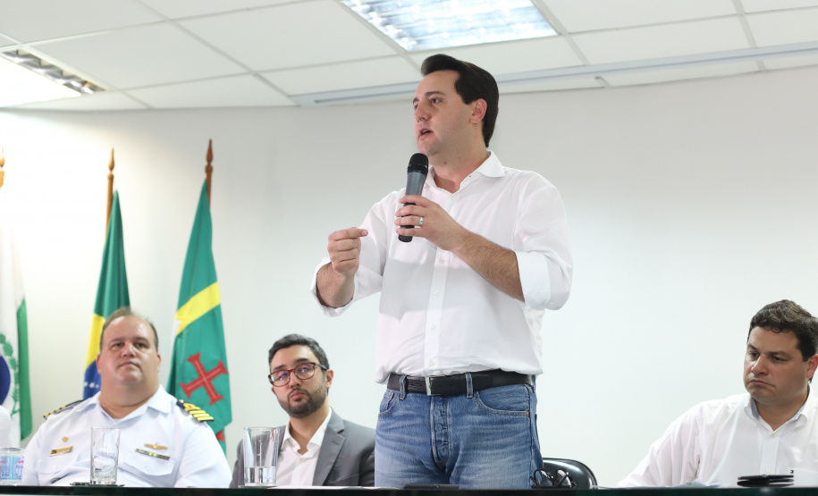 O governador Carlos Massa Ratinho Junior anunciou nesta quarta-feira (3) a contratação do projeto executivo de engenharia para restauração e ampliação de capacidade da Av. Ayrton Senna da Silva, um dos principais acessos ao Porto, no Litoral. A revitalização da via é fundamental para aumentar a capacidade de escoamento das exportações do Estado.  -  Paranaguá, 03/04/2019  -  Foto: Rodrigo Félix Leal/ANPr