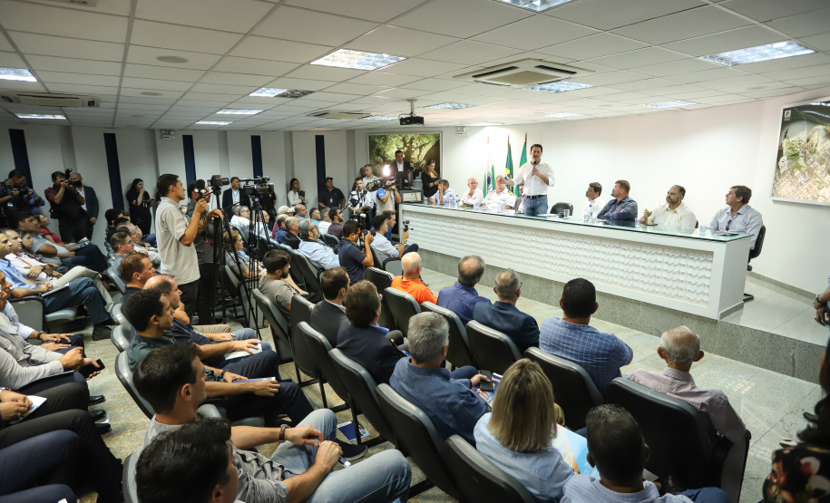 O governador Carlos Massa Ratinho Junior anunciou nesta quarta-feira (3) a contratação do projeto executivo de engenharia para restauração e ampliação de capacidade da Av. Ayrton Senna da Silva, um dos principais acessos ao Porto, no Litoral. A revitalização da via é fundamental para aumentar a capacidade de escoamento das exportações do Estado.  -  Paranaguá, 03/04/2019  -  Foto: Rodrigo Félix Leal/ANPr