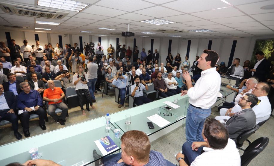 O governador Carlos Massa Ratinho Júnior anuncia medidas para melhoria viária no município de Paranaguá. Foto: José Fernando Ogura/ANPr