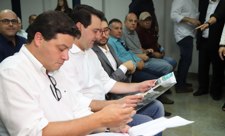 O governador Carlos Massa Ratinho Júnior anuncia medidas para melhoria viária no município de Paranaguá. Foto: José Fernando Ogura/ANPr