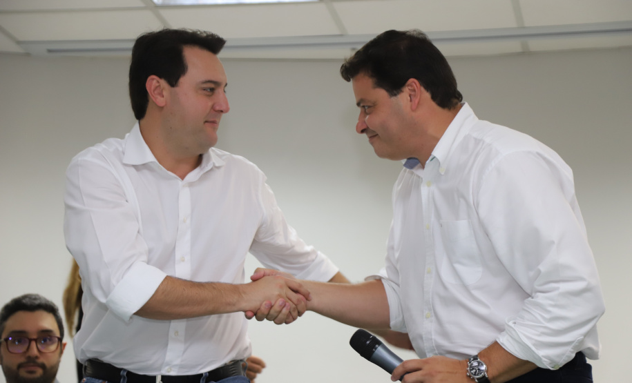 O governador Carlos Massa Ratinho Júnior anuncia medidas para melhoria viária no município de Paranaguá. Foto: José Fernando Ogura/ANPr