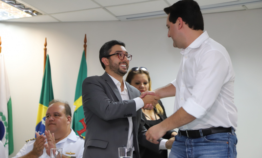 O governador Carlos Massa Ratinho Júnior anuncia medidas para melhoria viária no município de Paranaguá. Foto: José Fernando Ogura/ANPr