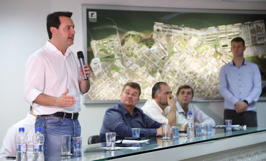 O governador Carlos Massa Ratinho Júnior anuncia medidas para melhoria viária no município de Paranaguá. Foto: José Fernando Ogura/ANPr