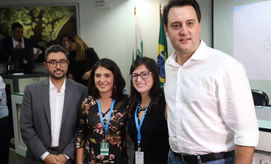 O governador Carlos Massa Ratinho Júnior anuncia medidas para melhoria viária no município de Paranaguá. Foto: José Fernando Ogura/ANPr