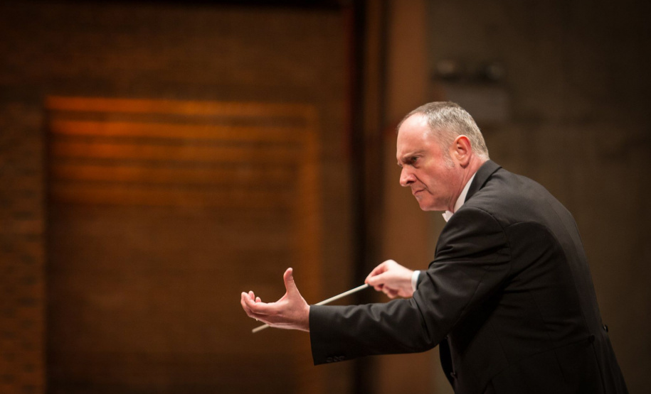A Orquestra Sinfônica do Paraná apresenta dia 14 (domingo), às 10h30, no Guairão, o concerto No Estilo da Escandinávia, com regência do maestro convidado Neil Thomson, da Orquestra Filarmônica de Goiás. - Foto: Rafaella Pessoa/ Divulgação Teatro Guaíra
