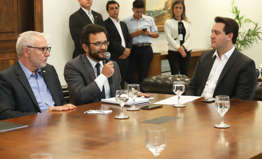 O governador Carlos Massa Ratinho Junior anunciou a redução nas taxas de juros das operações de crédito da Fomento Paraná, instituição financeira estadual que oferece crédito a empreendedores. - Curitiba, 03/04/2019 - Foto: Rodrigo Félix Leal/ANPr