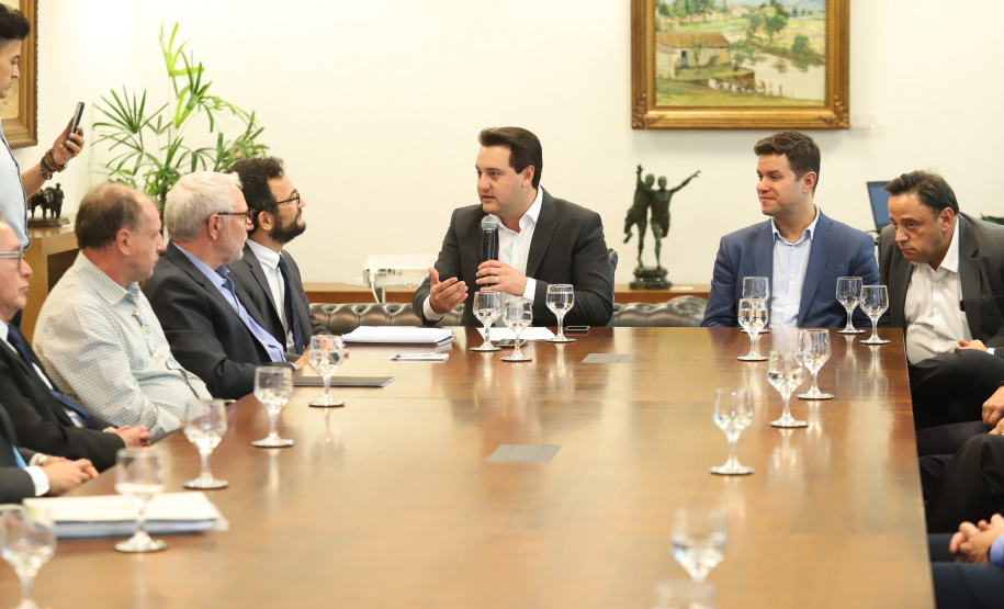 O governador Carlos Massa Ratinho Junior anunciou a redução nas taxas de juros das operações de crédito da Fomento Paraná, instituição financeira estadual que oferece crédito a empreendedores. - Curitiba, 03/04/2019 - Foto: Rodrigo Félix Leal/ANPr