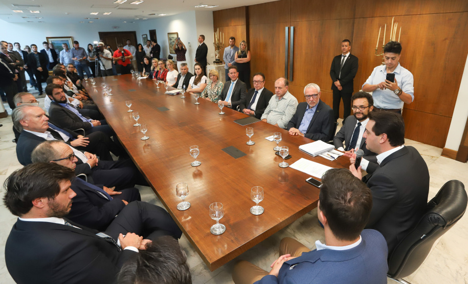 O governador Carlos Massa Ratinho Junior anunciou a redução nas taxas de juros das operações de crédito da Fomento Paraná, instituição financeira estadual que oferece crédito a empreendedores. - Curitiba, 03/04/2019 - Foto: Rodrigo Félix Leal/ANPr