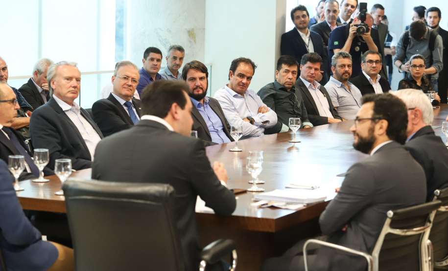 O governador Carlos Massa Ratinho Junior anunciou a redução nas taxas de juros das operações de crédito da Fomento Paraná, instituição financeira estadual que oferece crédito a empreendedores. - Curitiba, 03/04/2019 - Foto: Rodrigo Félix Leal/ANPr