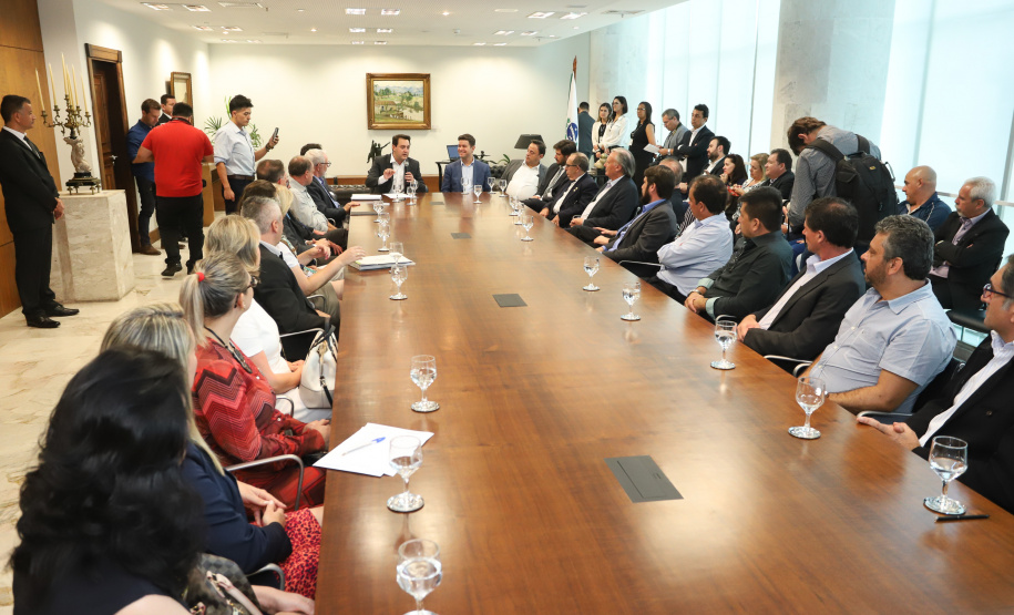 O governador Carlos Massa Ratinho Junior anunciou a redução nas taxas de juros das operações de crédito da Fomento Paraná, instituição financeira estadual que oferece crédito a empreendedores. - Curitiba, 03/04/2019 - Foto: Rodrigo Félix Leal/ANPr