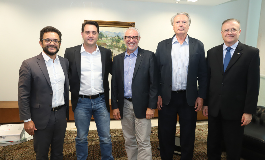 O governador Carlos Massa Ratinho Junior anunciou a redução nas taxas de juros das operações de crédito da Fomento Paraná, instituição financeira estadual que oferece crédito a empreendedores. - Curitiba, 03/04/2019 - Foto: Rodrigo Félix Leal/ANPr