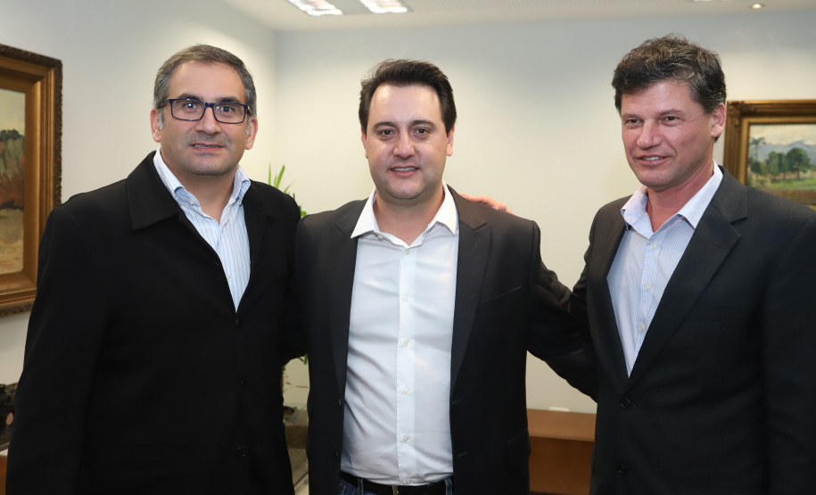 O governador Carlos Massa Ratinho Junior anunciou a redução nas taxas de juros das operações de crédito da Fomento Paraná, instituição financeira estadual que oferece crédito a empreendedores. - Curitiba, 03/04/2019 - Foto: Rodrigo Félix Leal/ANPr