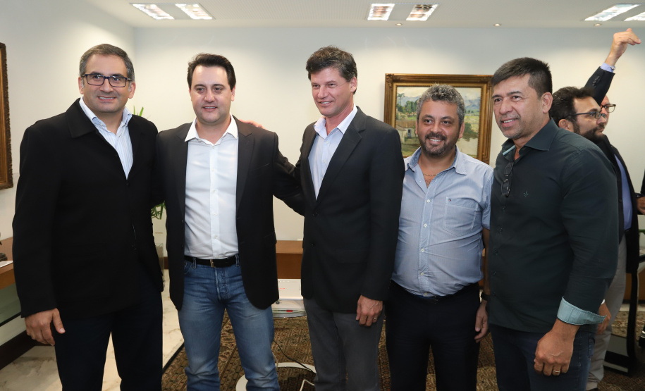 O governador Carlos Massa Ratinho Junior anunciou a redução nas taxas de juros das operações de crédito da Fomento Paraná, instituição financeira estadual que oferece crédito a empreendedores. - Curitiba, 03/04/2019 - Foto: Rodrigo Félix Leal/ANPr