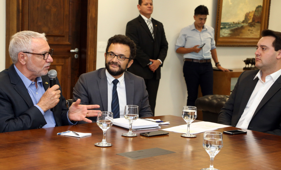 O governador Carlos Massa Ratinho Junior anunciou a redução nas taxas de juros das operações de crédito da Fomento Paraná, instituição financeira estadual que oferece crédito a empreendedores. - Curitiba, 03/04/2019  -  Foto: Gilson Abreu/ANPr