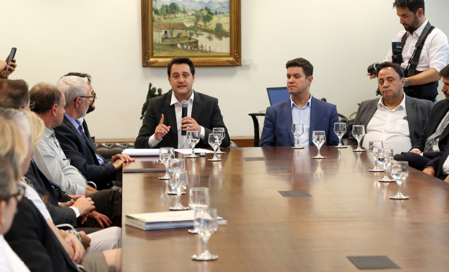 O governador Carlos Massa Ratinho Junior anunciou a redução nas taxas de juros das operações de crédito da Fomento Paraná, instituição financeira estadual que oferece crédito a empreendedores. - Curitiba, 03/04/2019  -  Foto: Gilson Abreu/ANPr