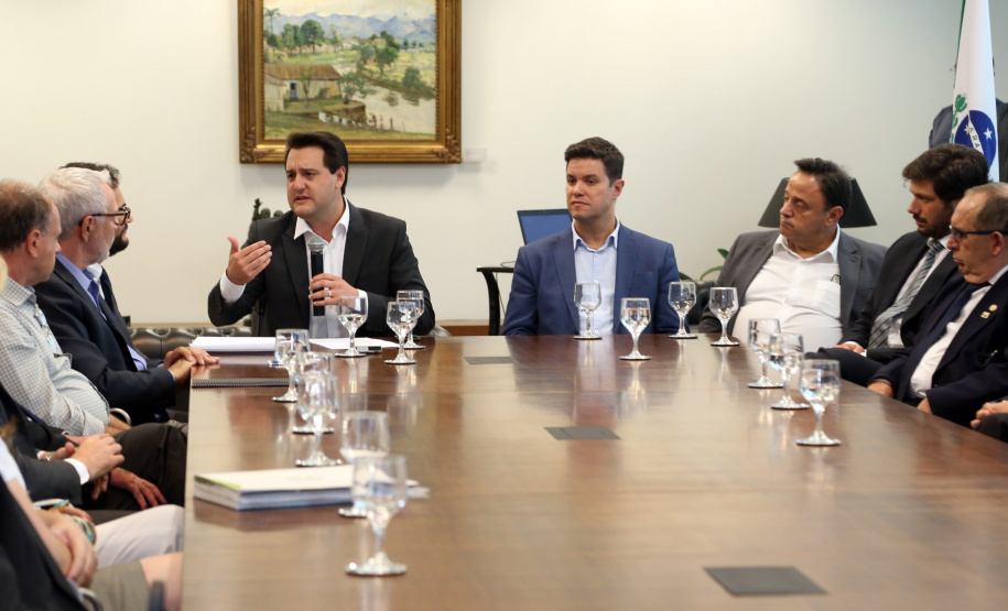 O governador Carlos Massa Ratinho Junior anunciou a redução nas taxas de juros das operações de crédito da Fomento Paraná, instituição financeira estadual que oferece crédito a empreendedores. - Curitiba, 03/04/2019  -  Foto: Gilson Abreu/ANPr