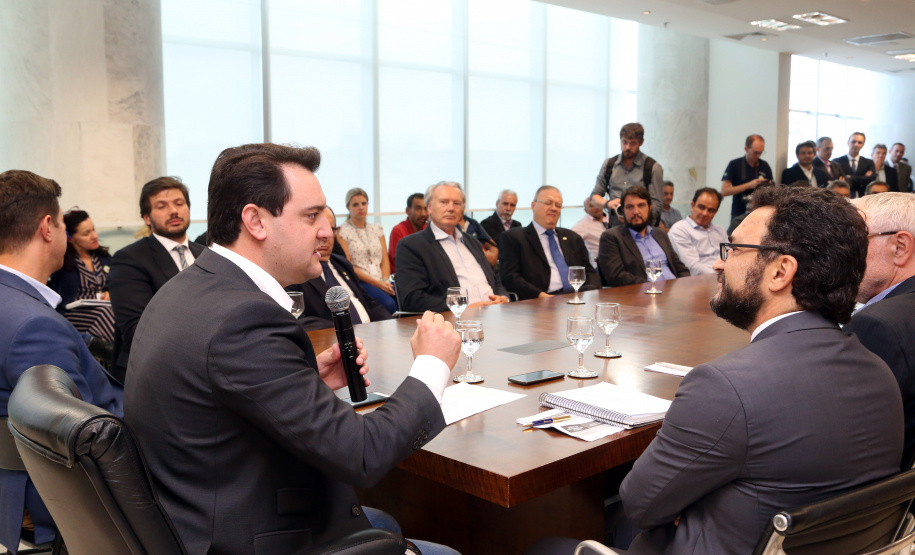 O governador Carlos Massa Ratinho Junior anunciou a redução nas taxas de juros das operações de crédito da Fomento Paraná, instituição financeira estadual que oferece crédito a empreendedores. - Curitiba, 03/04/2019  -  Foto: Gilson Abreu/ANPr