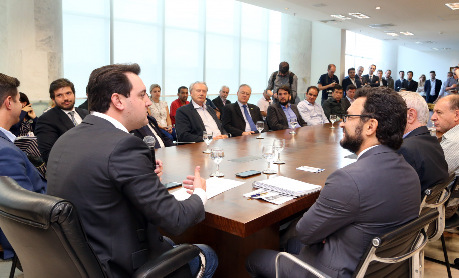 O governador Carlos Massa Ratinho Junior anunciou a redução nas taxas de juros das operações de crédito da Fomento Paraná, instituição financeira estadual que oferece crédito a empreendedores. - Curitiba, 03/04/2019  -  Foto: Gilson Abreu/ANPr