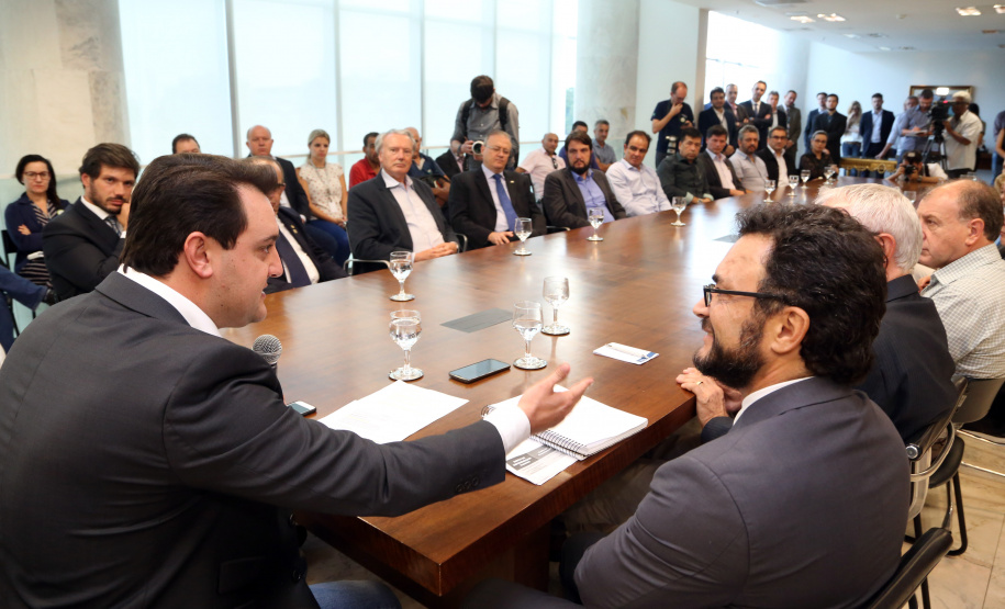 O governador Carlos Massa Ratinho Junior anunciou a redução nas taxas de juros das operações de crédito da Fomento Paraná, instituição financeira estadual que oferece crédito a empreendedores. - Curitiba, 03/04/2019  -  Foto: Gilson Abreu/ANPr