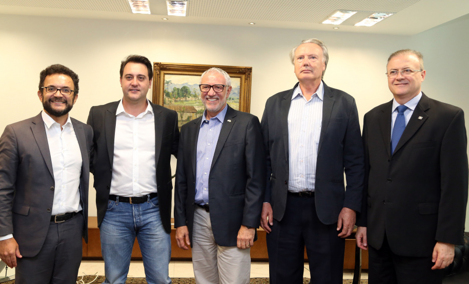 O governador Carlos Massa Ratinho Junior anunciou a redução nas taxas de juros das operações de crédito da Fomento Paraná, instituição financeira estadual que oferece crédito a empreendedores. - Curitiba, 03/04/2019  -  Foto: Gilson Abreu/ANPr